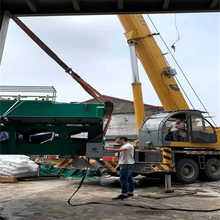 兰山吊风力发电机的吊车大概多少钱